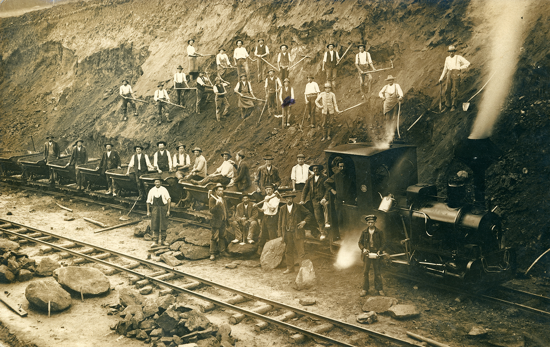 Ansichtskarte des Baus der Bahnlinie Obernzell – Untergriesbach, um 1911